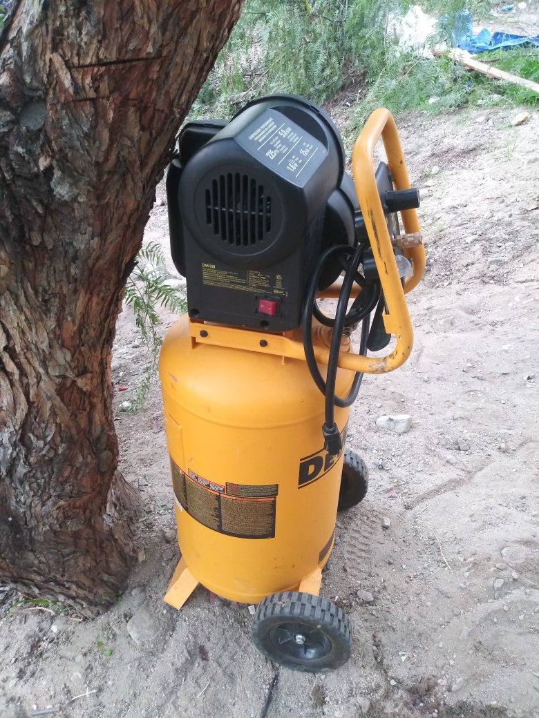 Brand New DEWALT D55168 225 PSI 15 Gallon 120-Volt Electric ,Wheeled, Portable Continuous Workshop Compressor