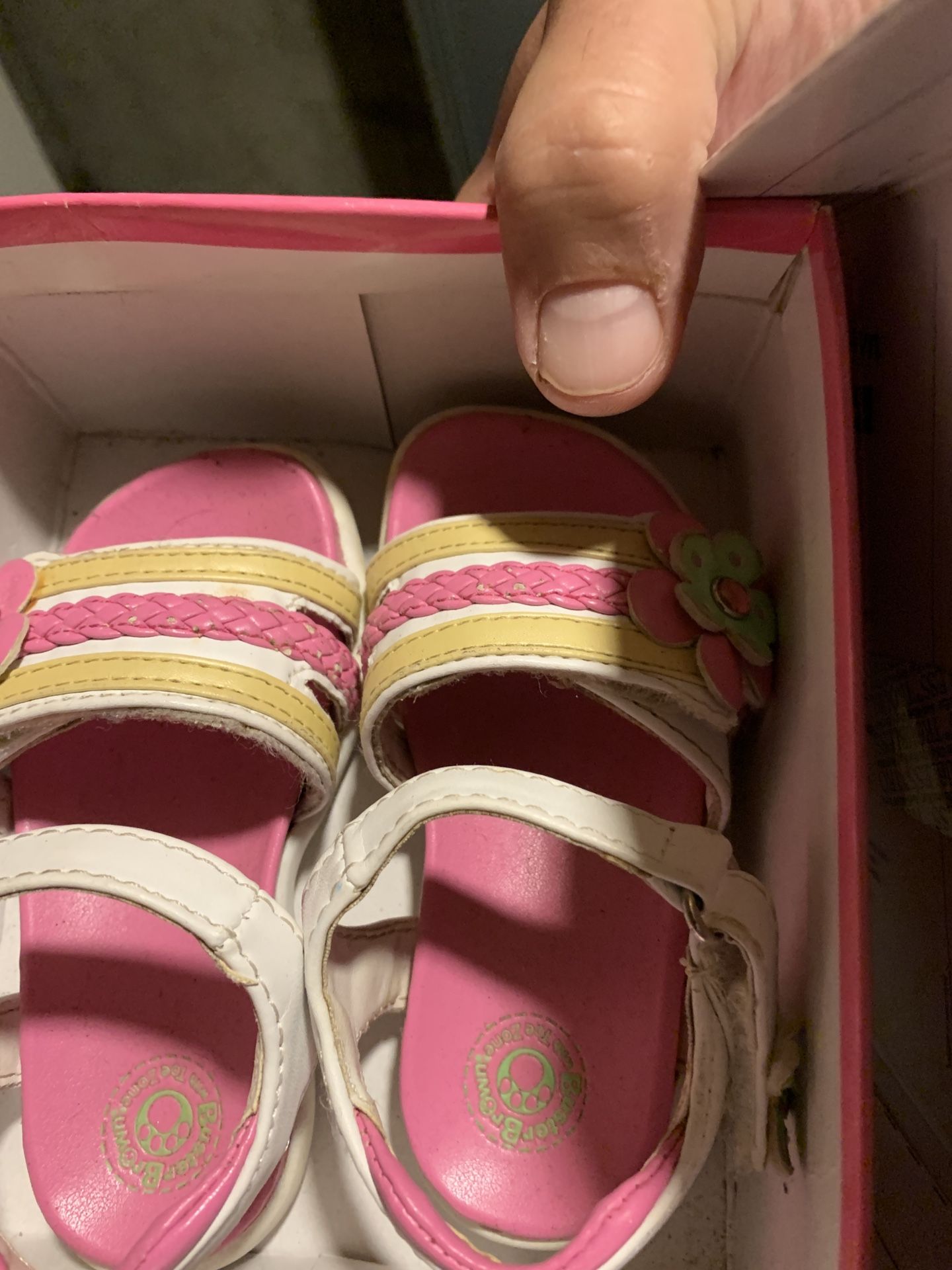 Buster Brown Shows: Size 6
