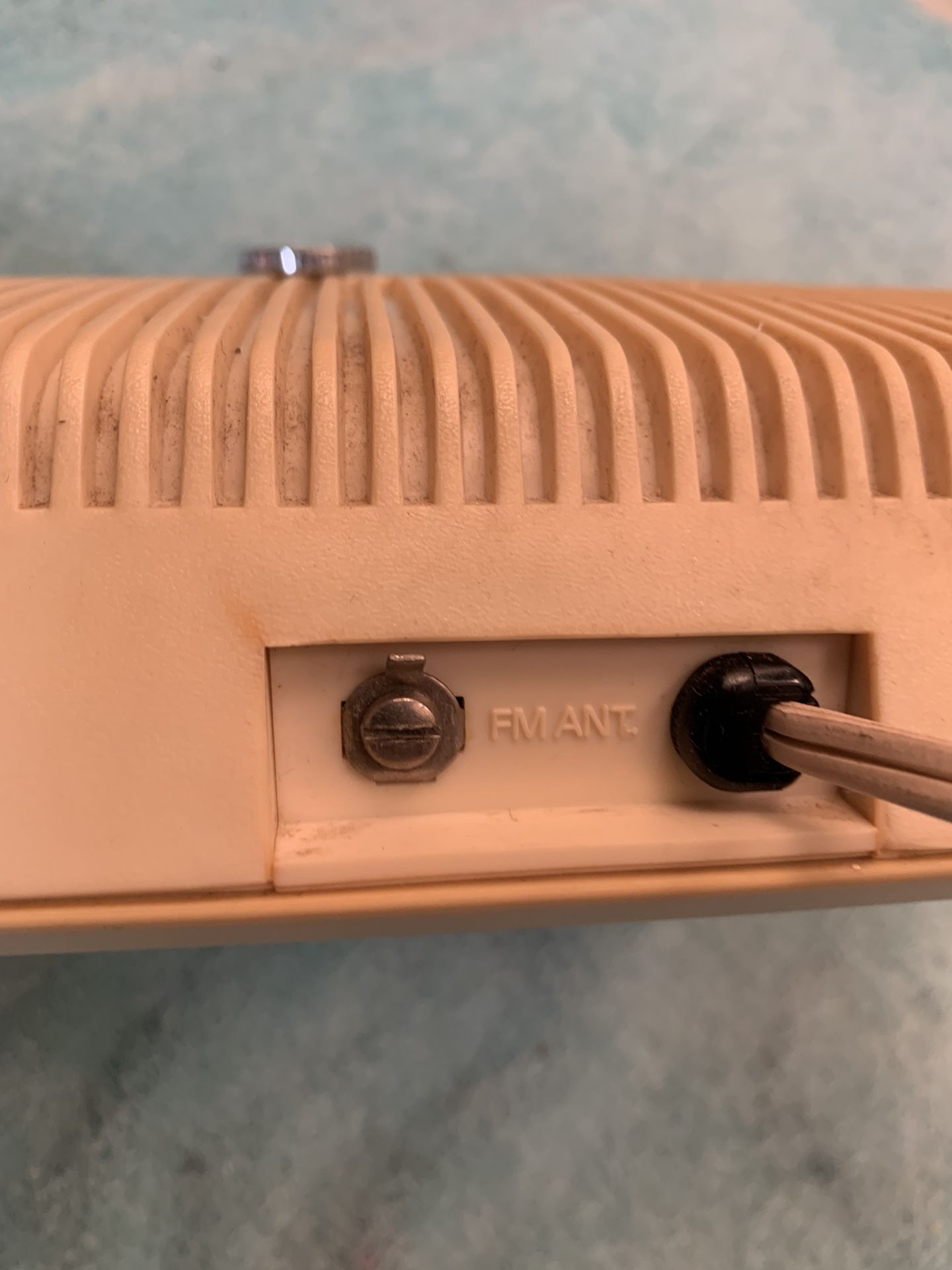 Vintage clock AM/FM radio alarm works great old flip numbers