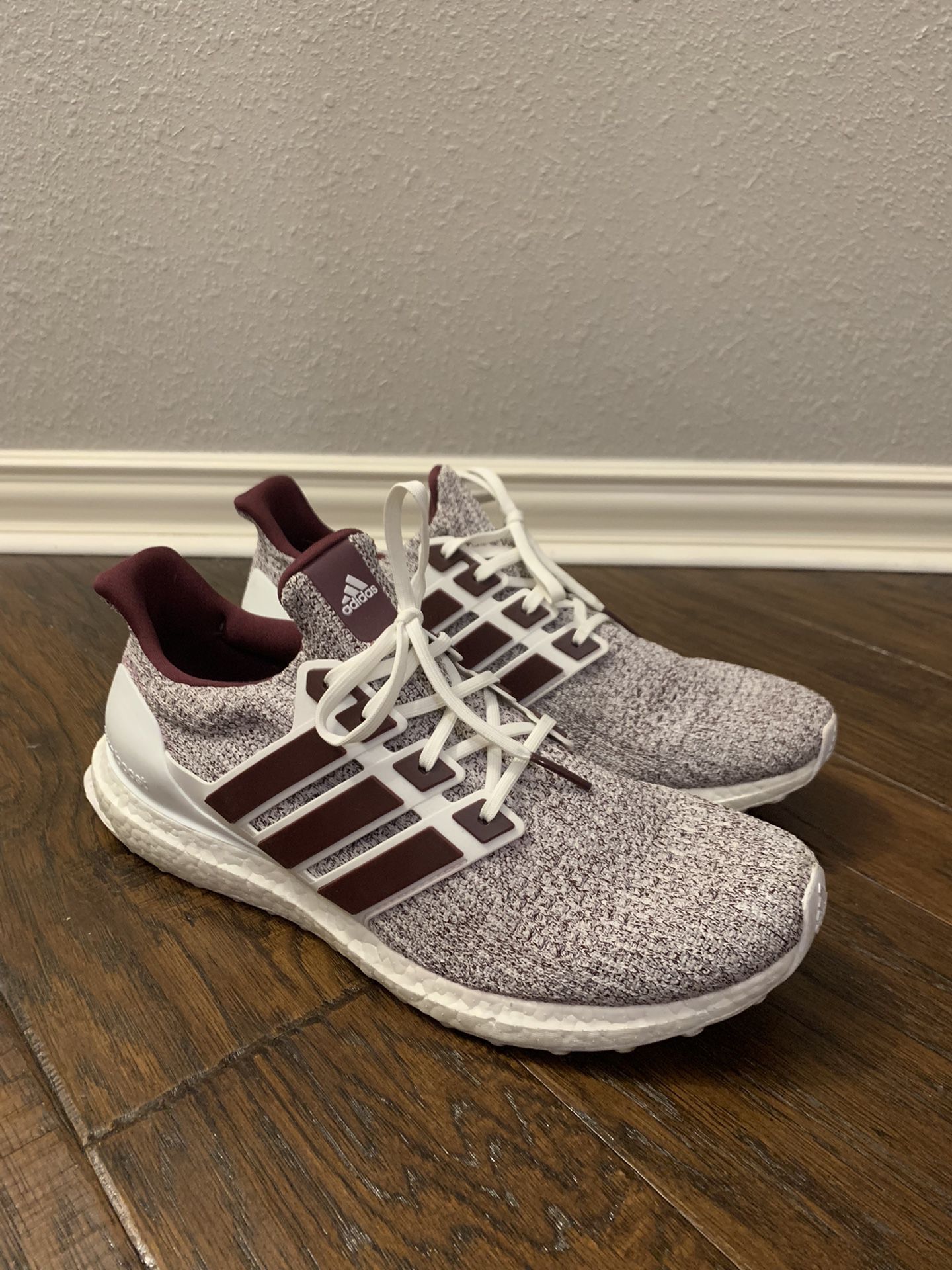 peso Criticar Resaltar Adidas Ultra Boost 4.0 Cloud White Maroon. Size: 13 for Sale in Katy, TX -  OfferUp