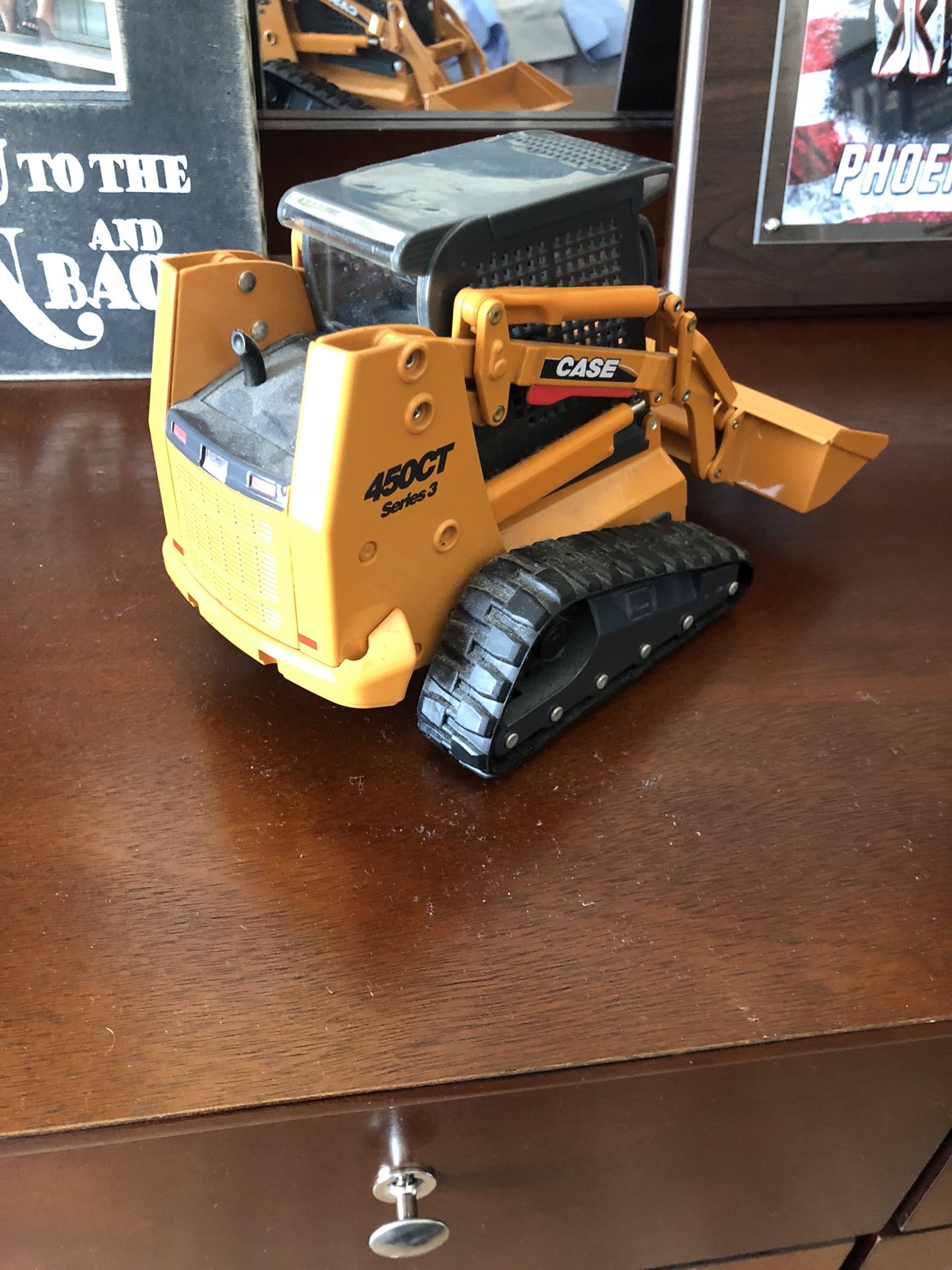 Metal model bobcat excavator w/ tracks