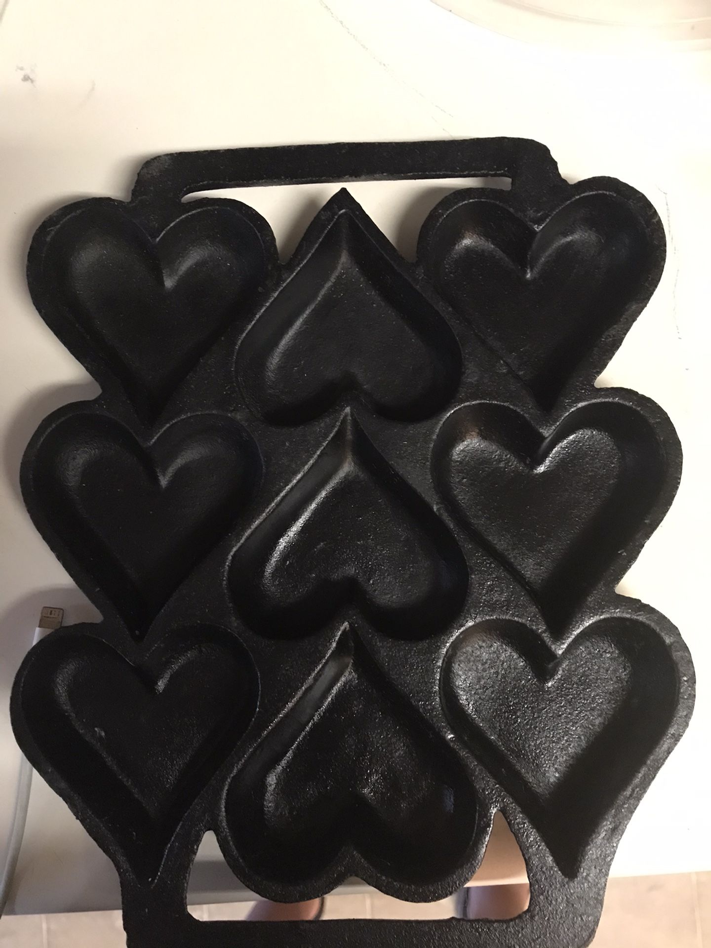 Heart shaped cast iron baking pan