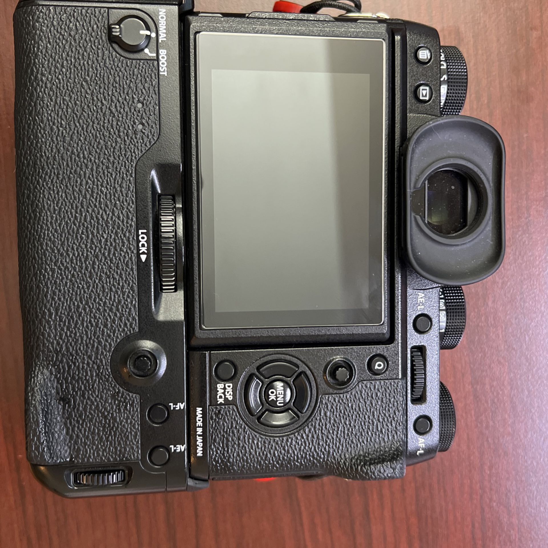 Fujifilm X-T2 Mirrorless Camera with Batteries Grip