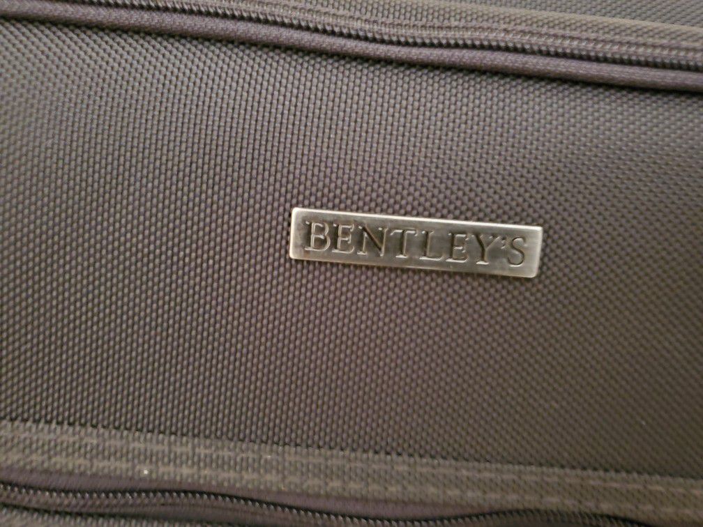 Bentley's classic multilayer garment bag/suit bag