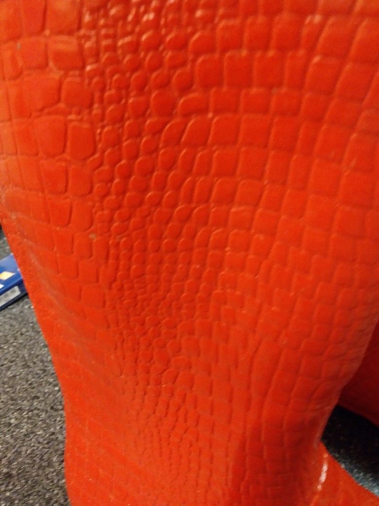 GIRLS. RED RUBBER ALLIGATOR BOOTS. SIZE. 8. WORN COUPLA TIME LOOK NEW. HENERY FEARRIA. NEW YORK