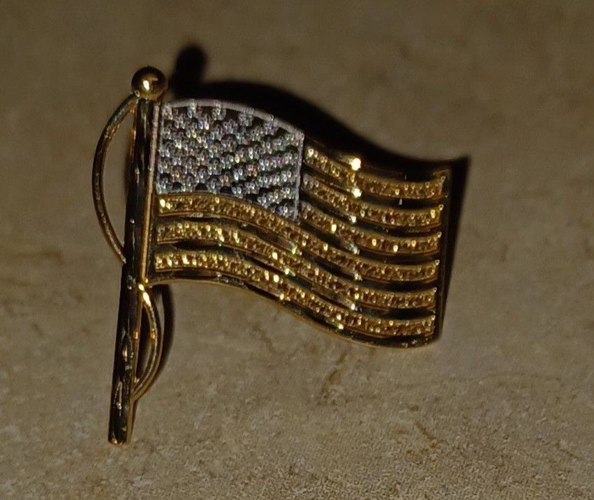 10kt Gold American Flag Pin