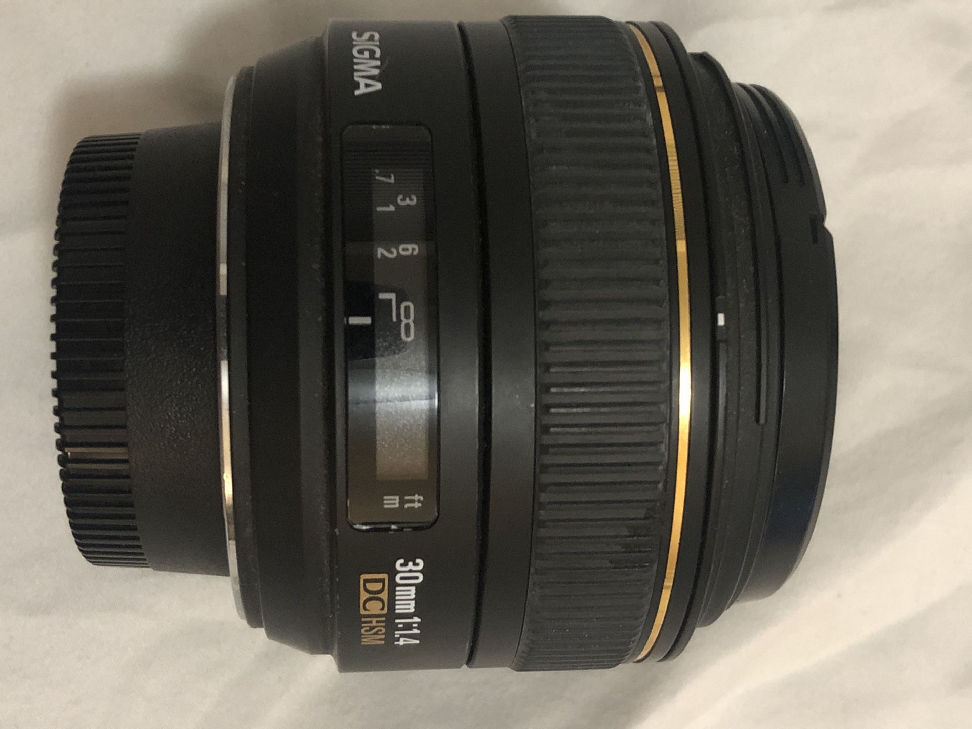 Nikon D3000 DSLR With extra Lenses