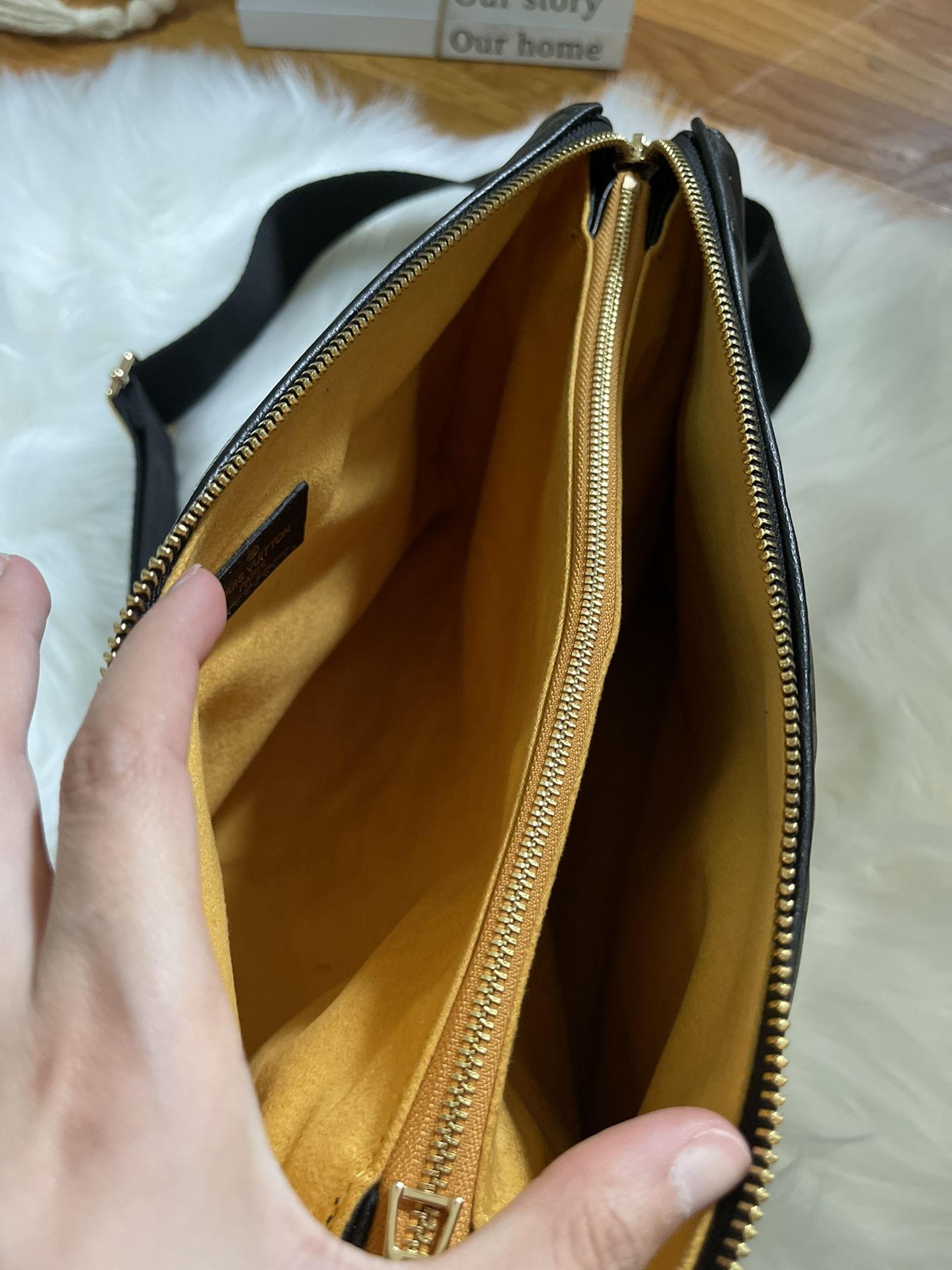 Medium Size Black High Quaility Leather Women Shoulder Bags