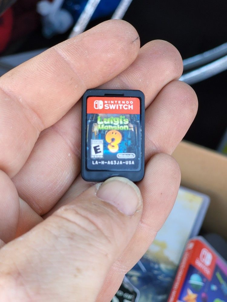 Luigi's Mansion 3 Standard Edition - Nintendo Switch Game Cartrige