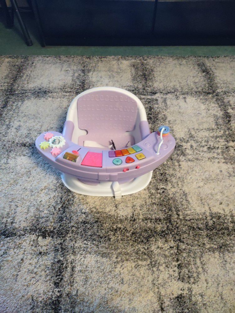 Little Girl Seat With Music
