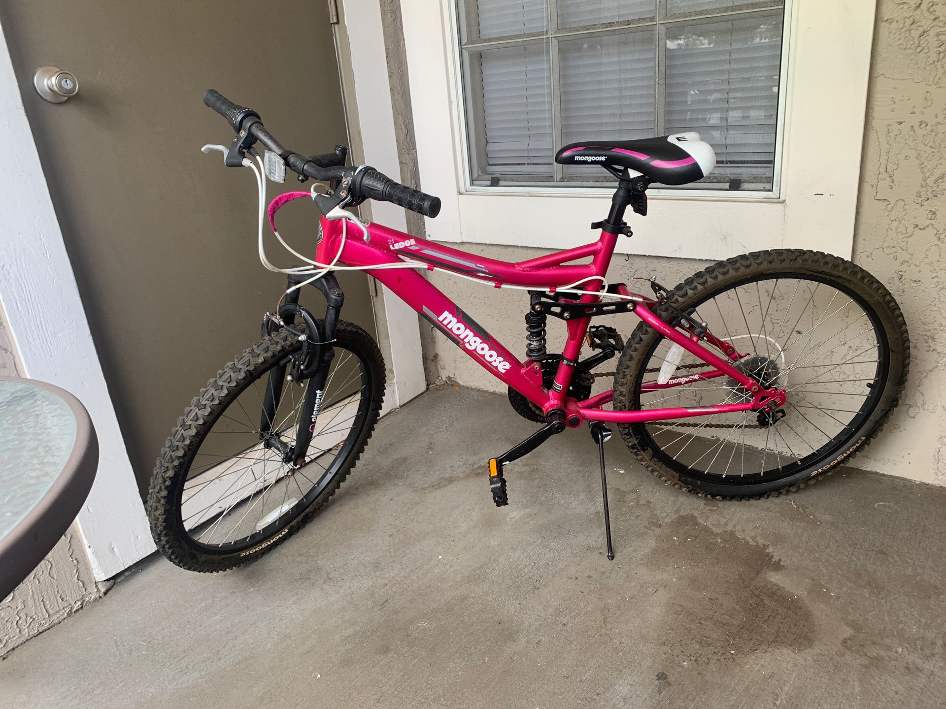 mongoose ledge 2.1 women's mountain bike