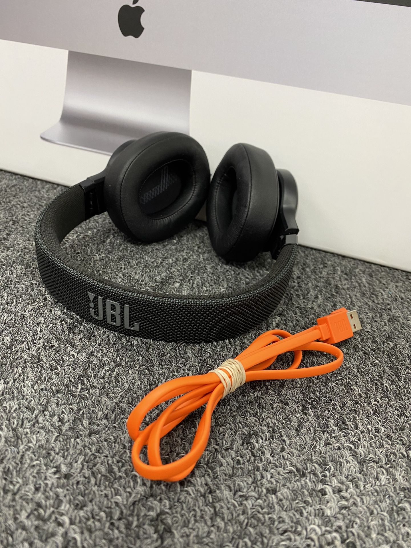 JBL LIVE 500BT Wireless Headphones