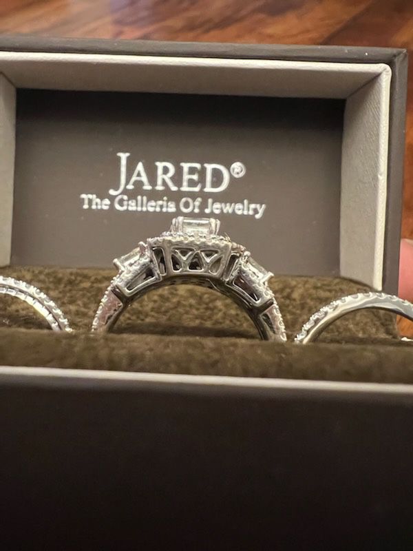 Engagement Ring And Wedding Bands