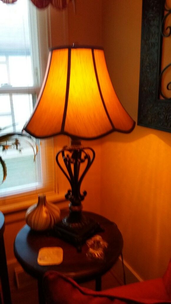 TABLE LAMP
