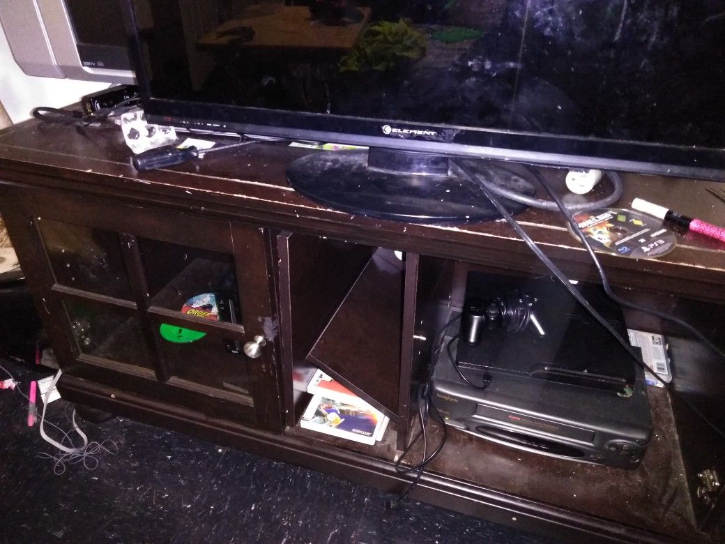 Sectional couch, rolling chairs and TV stand