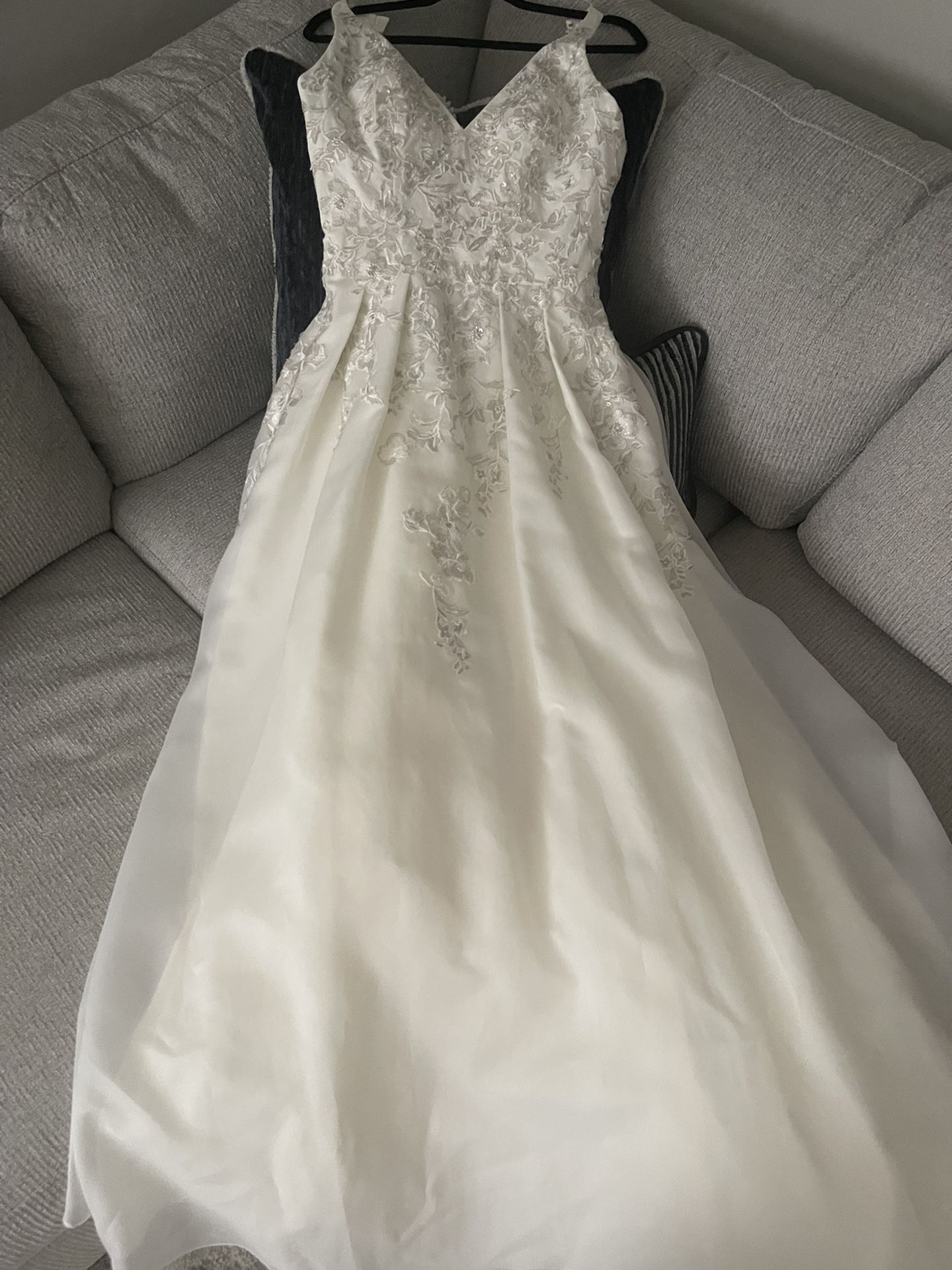 David’s Bridal Wedding Dress! Size 4 