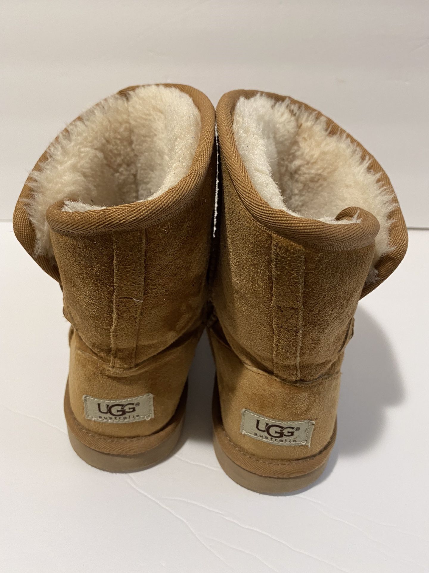 Ugg’s classic short kids boots