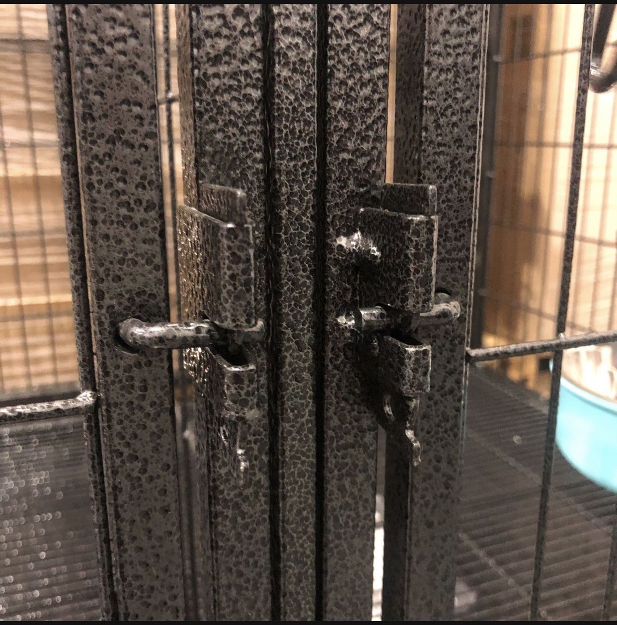 Brand New 42” Heavy Duty Dog Pet Double door Kennel Crate Cage 🐕‍🦺🐩🐶 please see dimensions in second picture 🇺🇸 