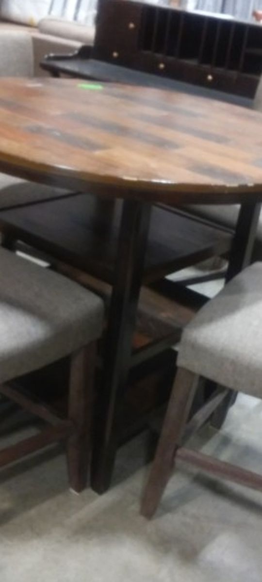Dining Room Table and 4 Chairs,