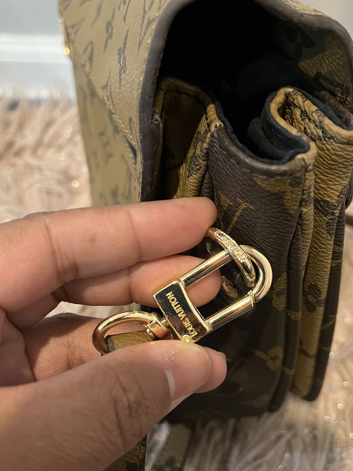 LV CROSSBODY BAG