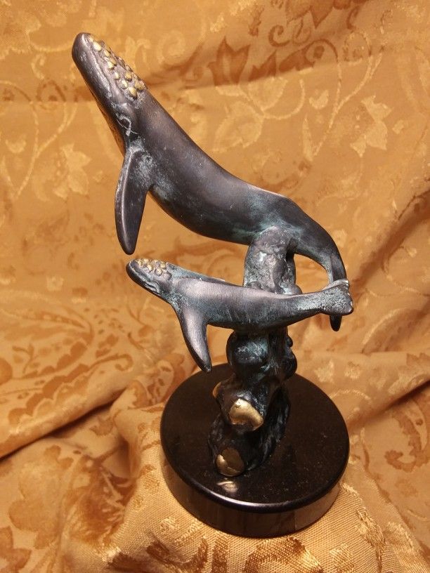 Humpbacks Whale and Baby Art Sculpture with Solid Brass with Classic Bronze Finish S.P.I. GALLERY
6"H 4"W 3"D
Weight: 1.680lbs.
Realistic, colorful ..