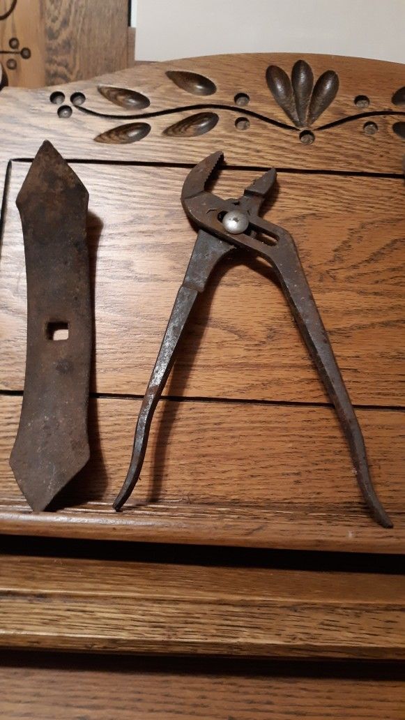 COLLECTION OF 4 VINTAGE TOOLS
