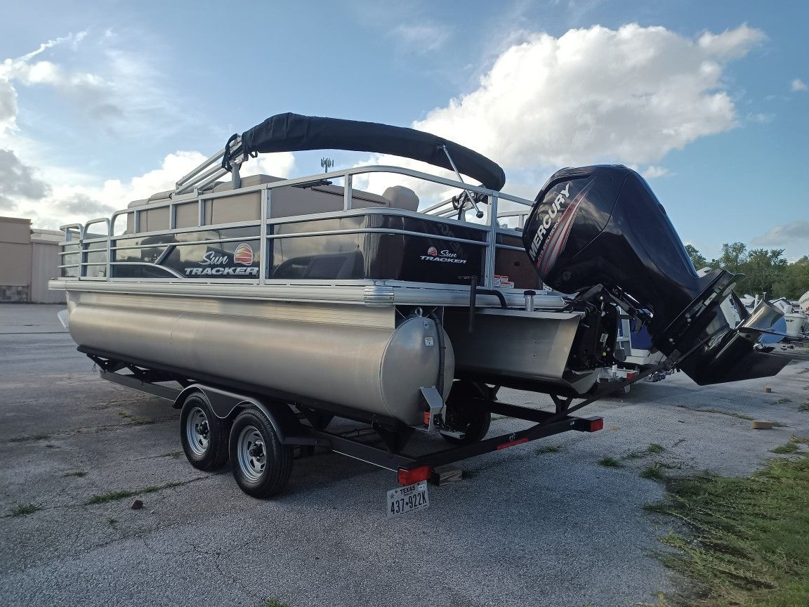 2019 Sun Tracker Dlx 20 Foot