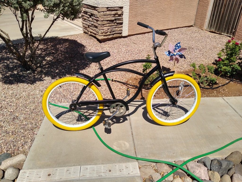Black and yellow beach cruiser.. for Sale in Tolleson, AZ OfferUp