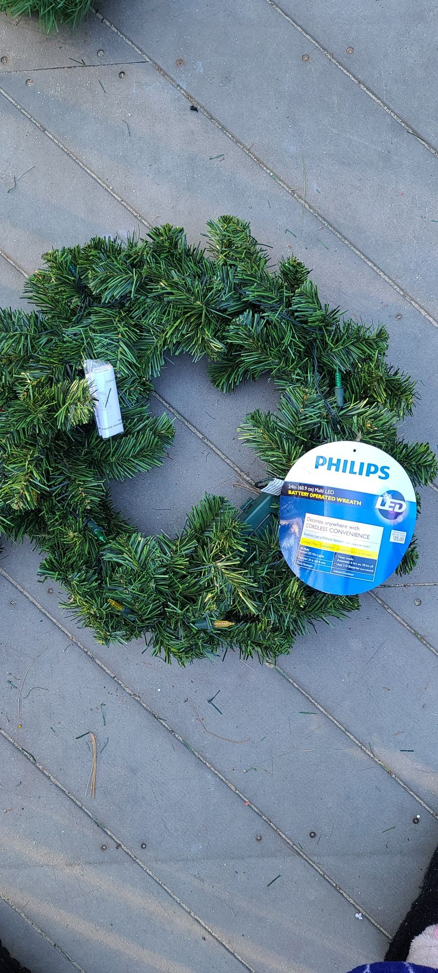 Christmas Wreaths Indoor/Outdoor Berries, Pinecones, Ribbon & Philips Led New