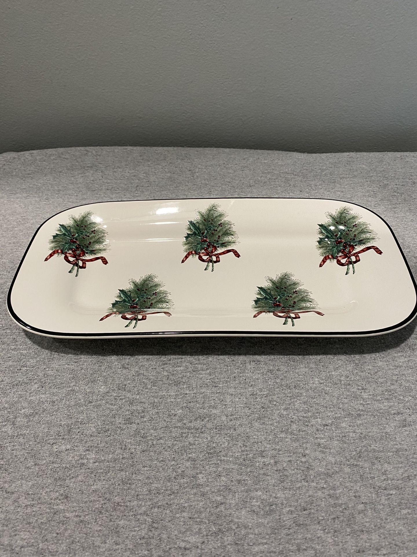 Pfaltzgraff Wreath Christmas bread plate
