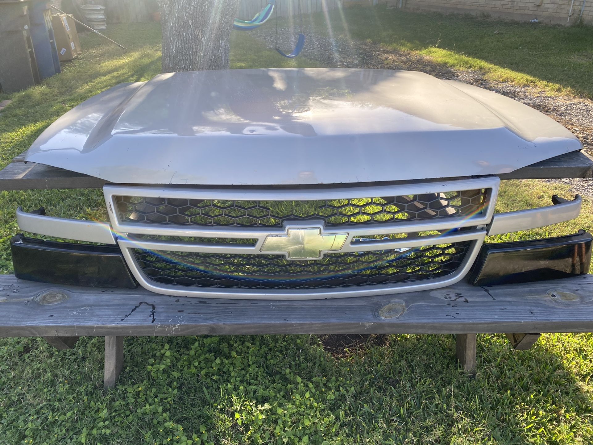 OEM 03/07 Silverado hd hood & Grille