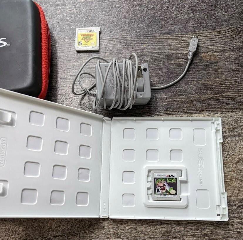 Nintendo 3DS XL Galaxy Console Bundle Charger With Luigis Mansion