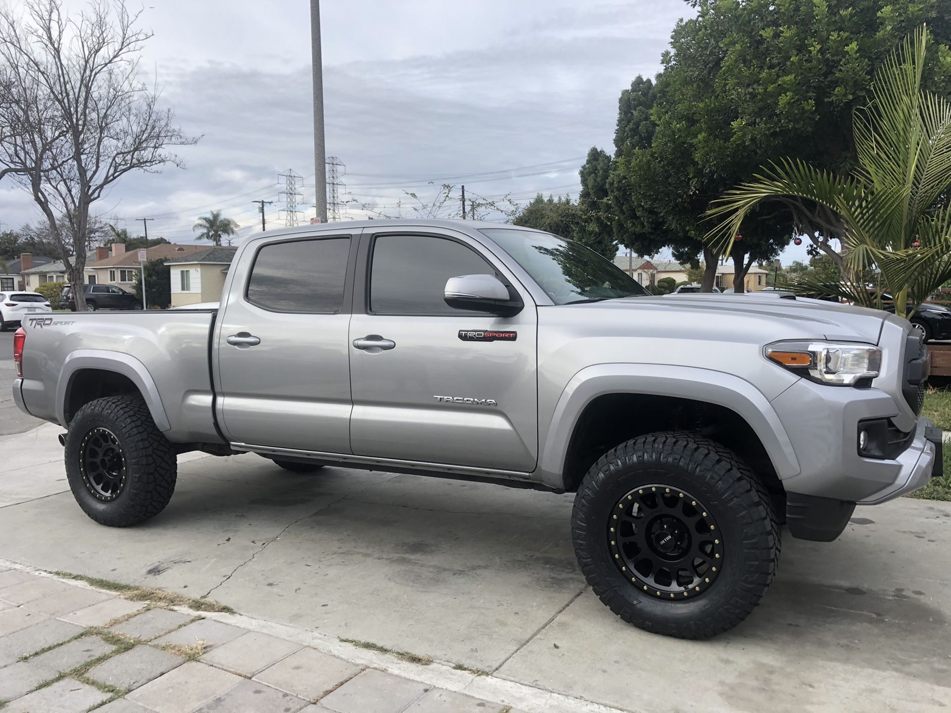 Brand New 2020 Method Mr305 Nv Wheels With Nitto Ridge Grappler 285 70 