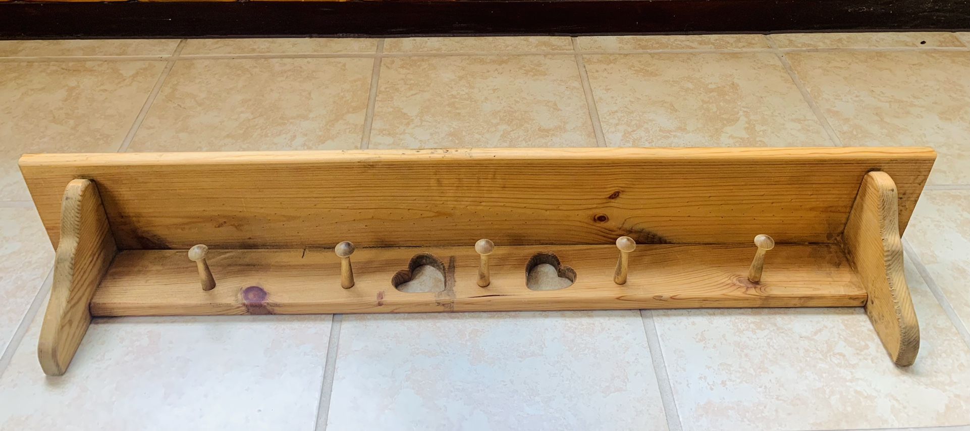 Country Style Peg Shelf w/ Hearts