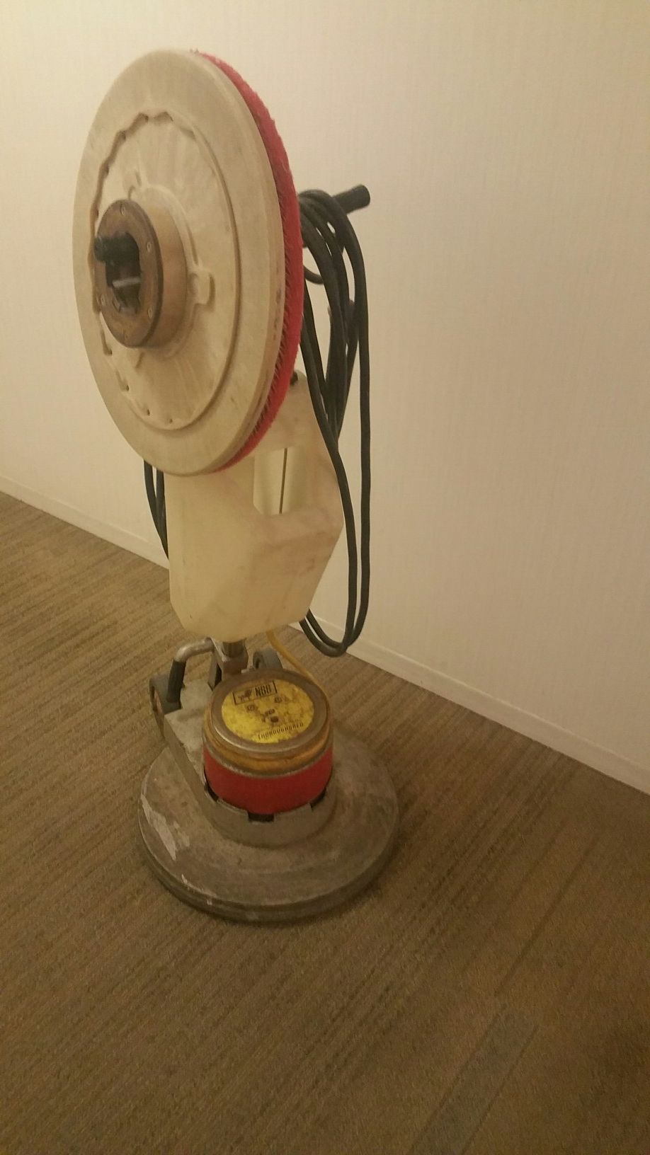 Floor scrubber