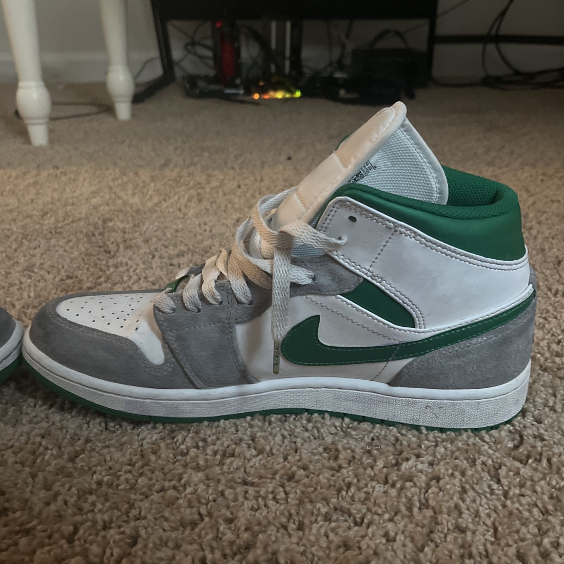 Jordan 1 Mid SE Grey Green