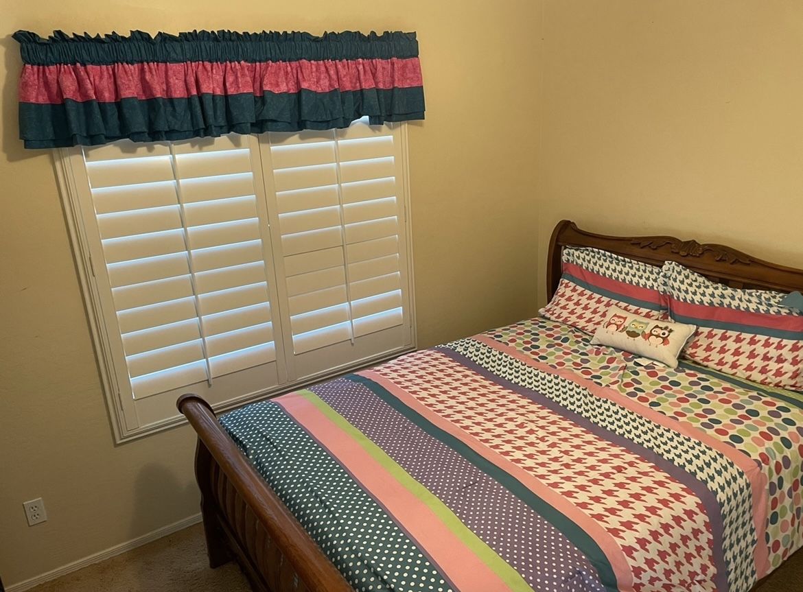 Girls Queen Bedding Set- Great Condition!