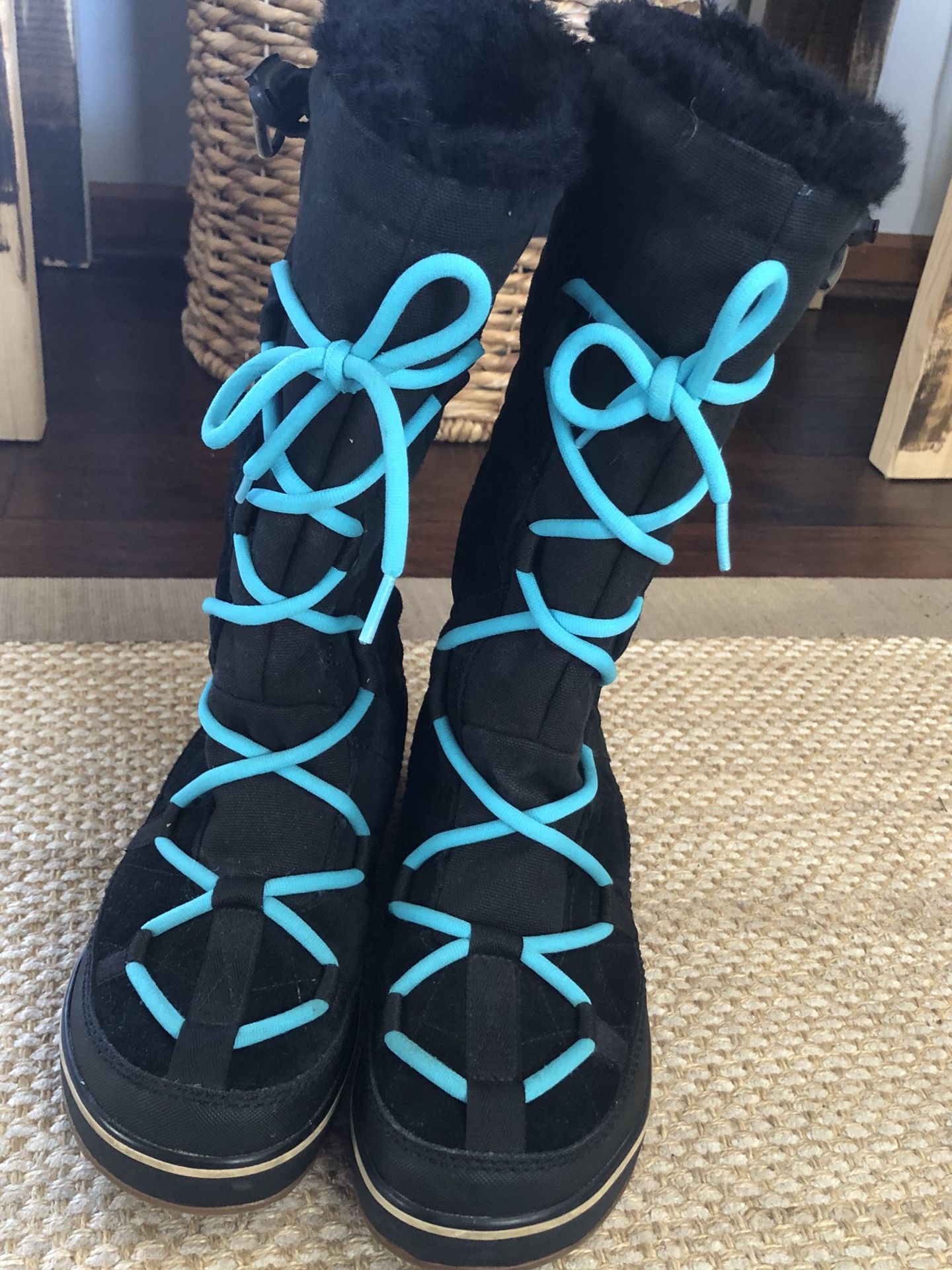 Sorel Glacy Explorer Black winter boots. Size 8. Originally $135