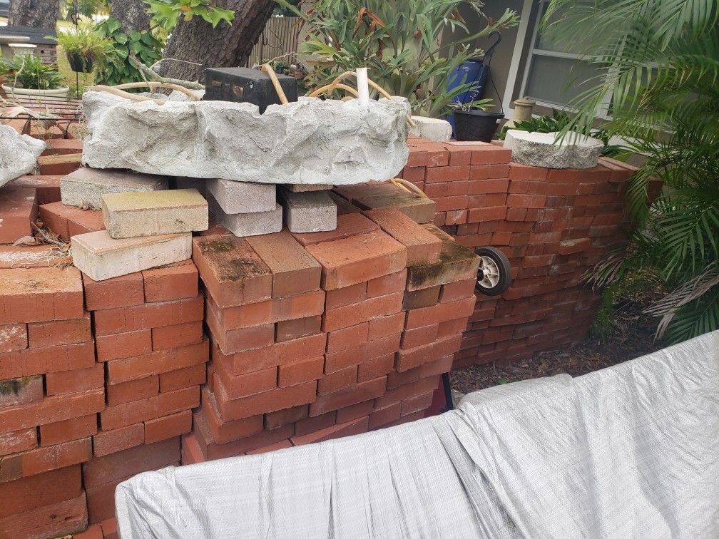 Red Bricks 8X4X2 1/4 for Sale in Seminole, FL - OfferUp