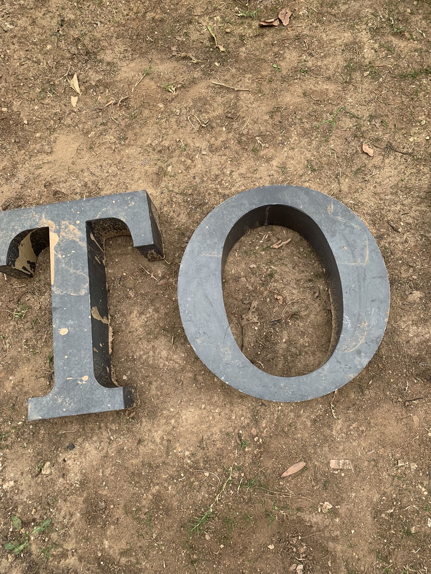 Metal Large Letters T, T, O, , M