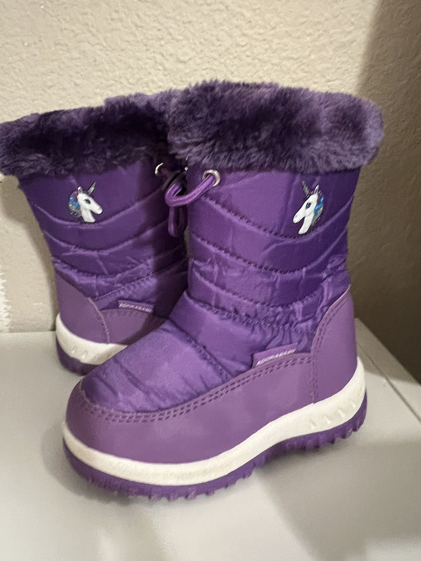 Size 8 - Snow Boots