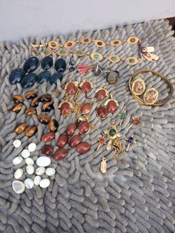 Lot of loose gems & jewelry Thumbnail
