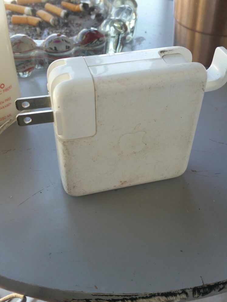 Apple Mac Book AC Adapter 60mag