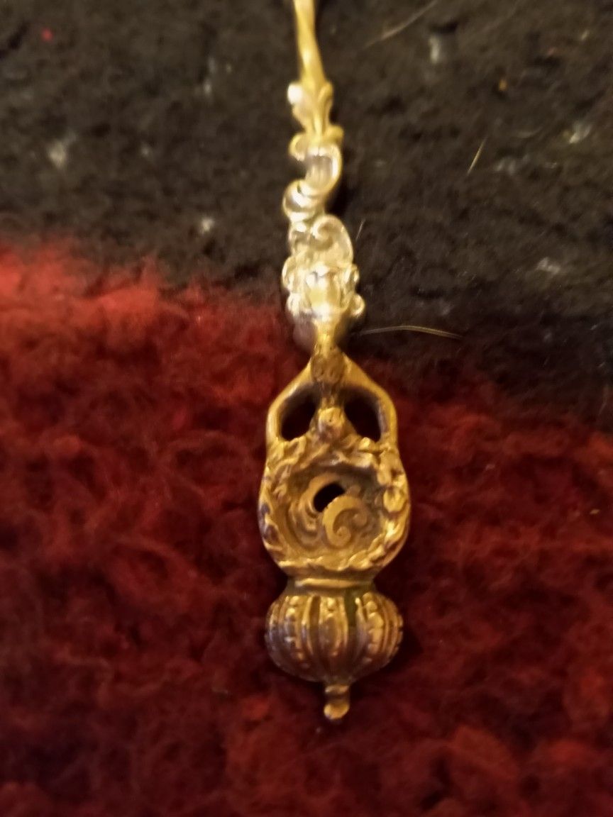 Nice Character And Detail Old Royalty Solid Silver Spoon