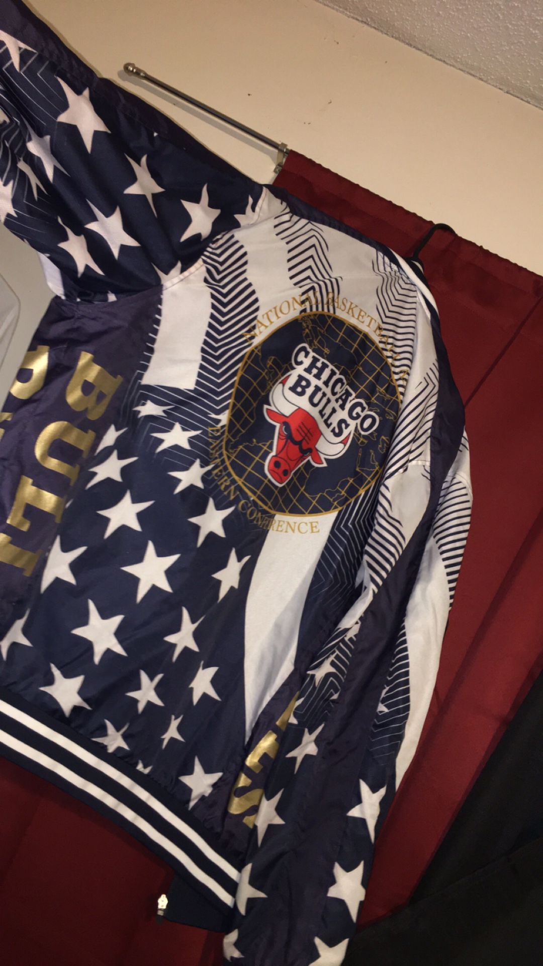 Men’s xxl Chicago Bulls windbreaker