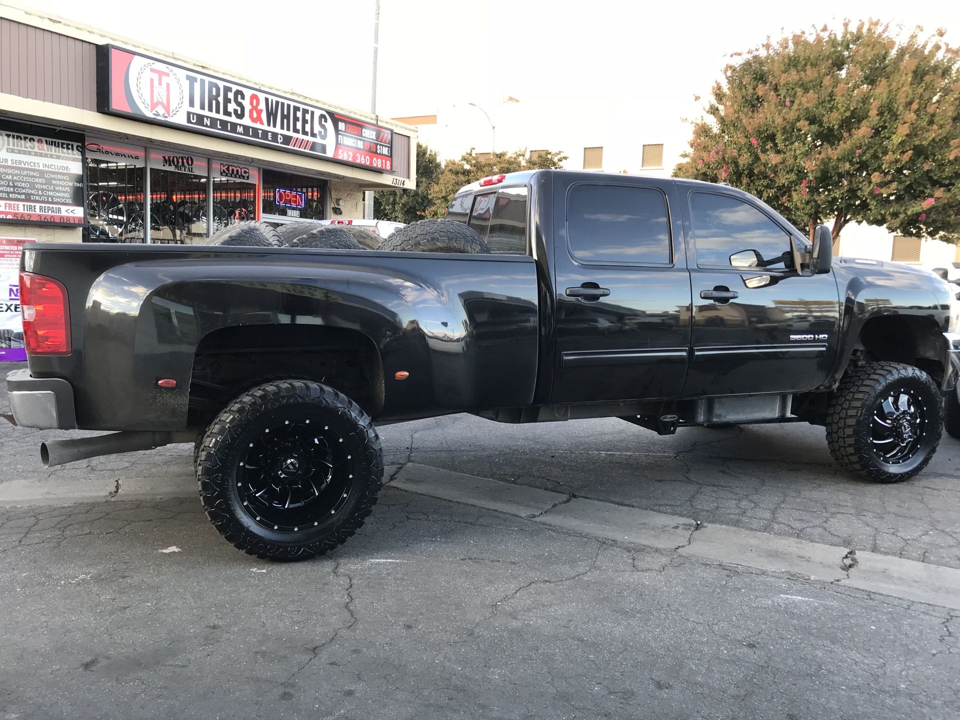 Chevy gmc ford dodge dually lift kit wheels and tires combos for Sale