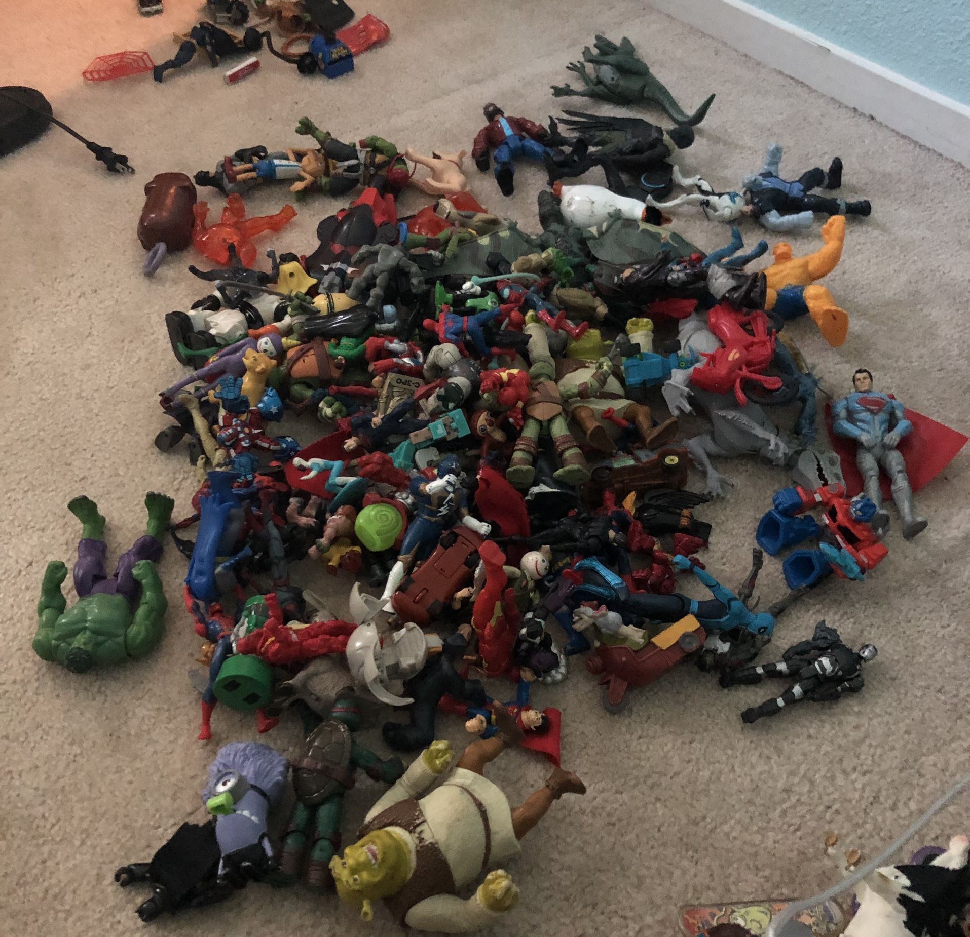 Bunch Of Action Figures/Includes Everything In Picture