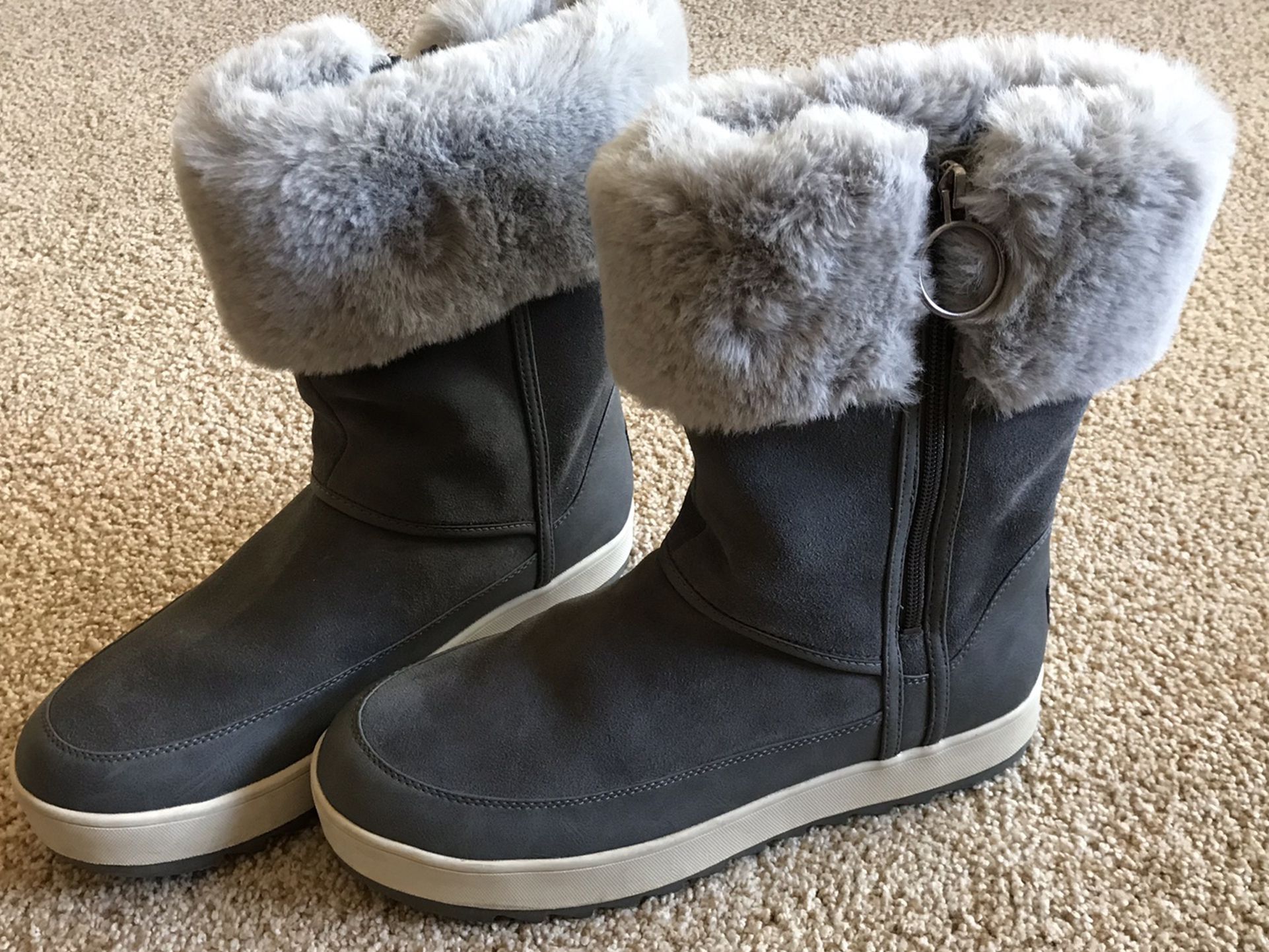 Women’s Fur Boots, Size 10, Ugg 