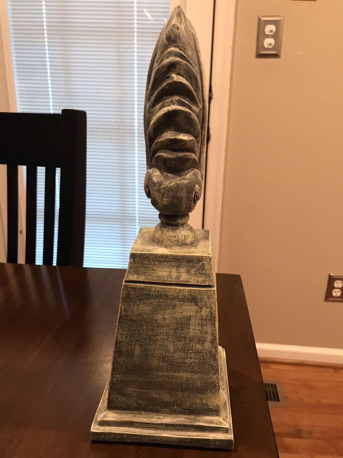 Decorative statue