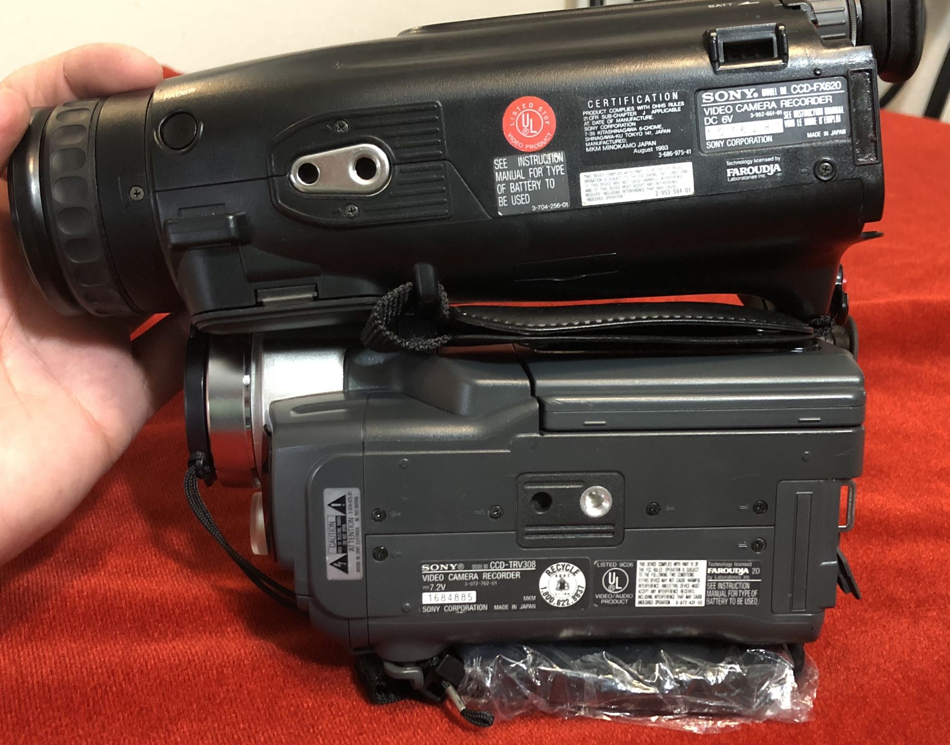 BOTH BROKEN Sony Handycam Camcorder Camera Recorder LOT BUNDLE CCD-TRV308 NTSC Hi8 Cassette CCD-FX620 Video8 Hi-Fi Stereo FOR PARTS OR REPAIR Black